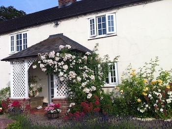 Mulsford Cottage Bed & Breakfast - B&Bs with Pet Rooms in Malpas